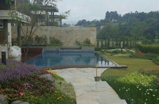 Ph ~ 0812 8457 2392 Kontraktor dengan pengalaman TUKANG Ahli dan MAHIR mampu Menangani Jasa Pembuatan,Renovasi dan Perawatan Kolam Renang di area JAWA TIMUR